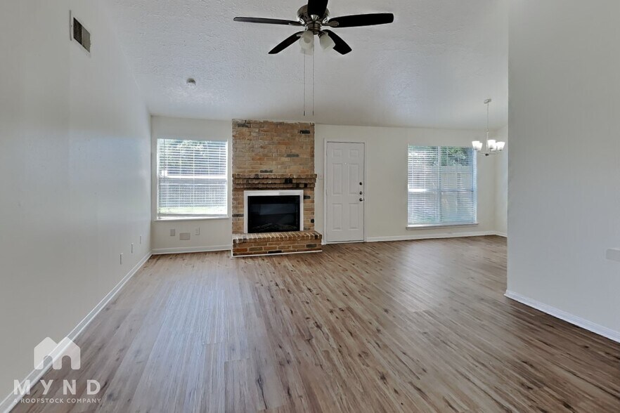 Building Photo - 15831 Pryor Dr