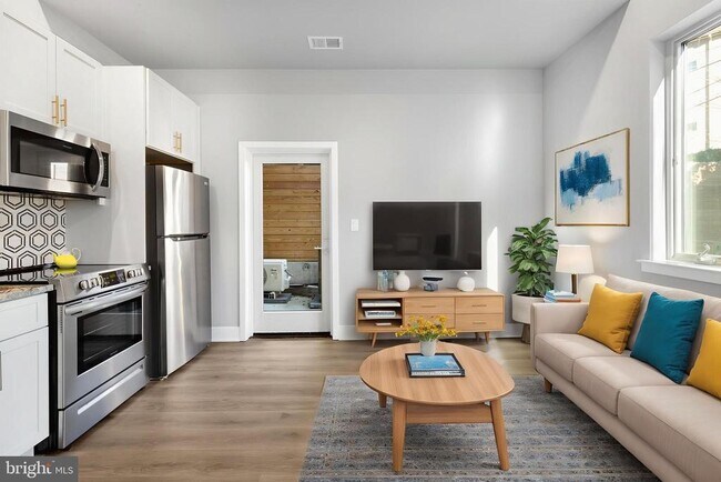 Building Photo - 2119 N Front St