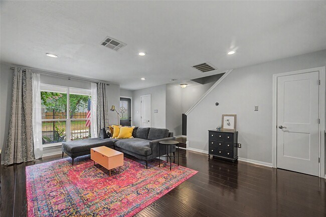 Building Photo - 1104 Buckner St