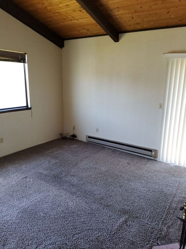 Building Photo - 2bd 1ba W/Fenced Yard