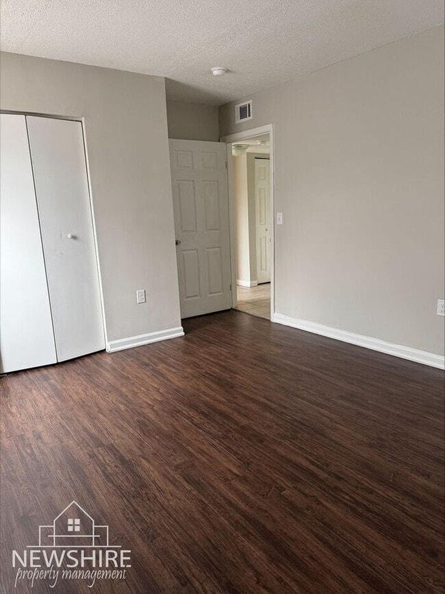 Building Photo - 2 Bedroom Town Home! - Discover Hampton Ave Apartments in Greenville, SC!