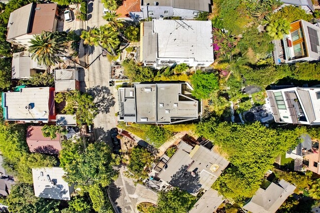 Building Photo - Your Perfect 3/2.5 Los Angeles Home Availa...