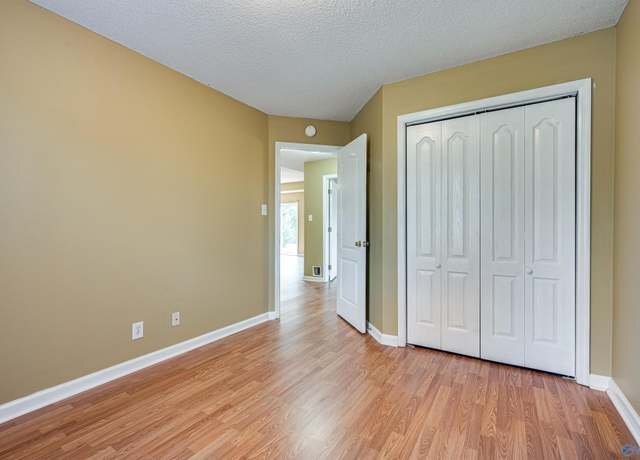 Building Photo - 206 Maddux Ct