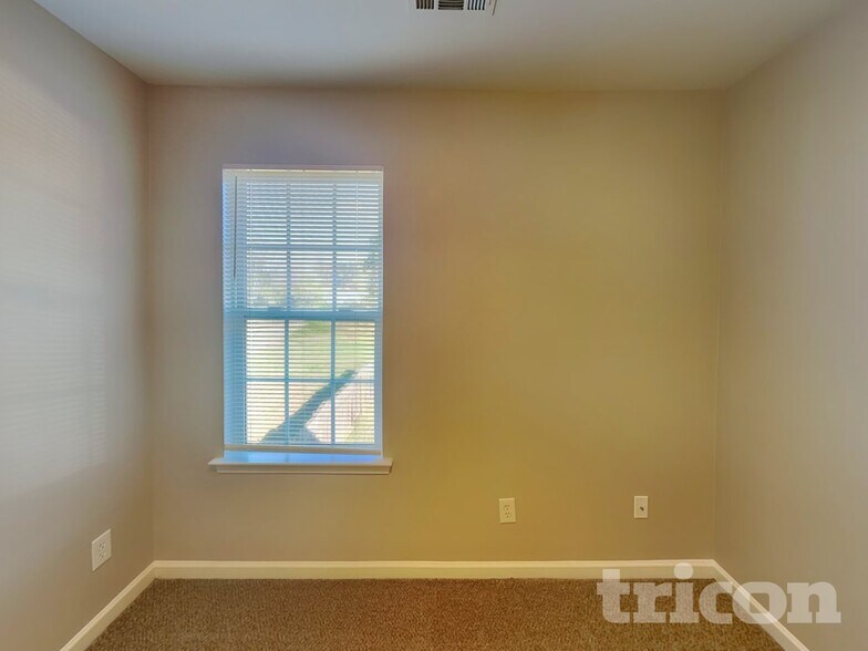 Building Photo - 5717 Henderson Oaks Dr