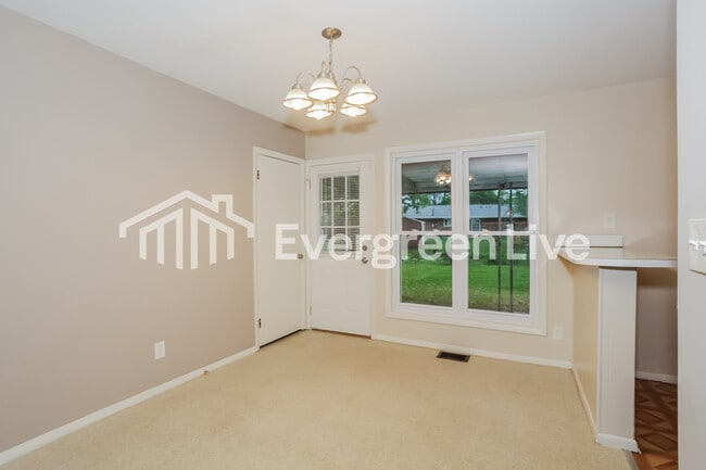 Building Photo - 307 W Martindale Rd