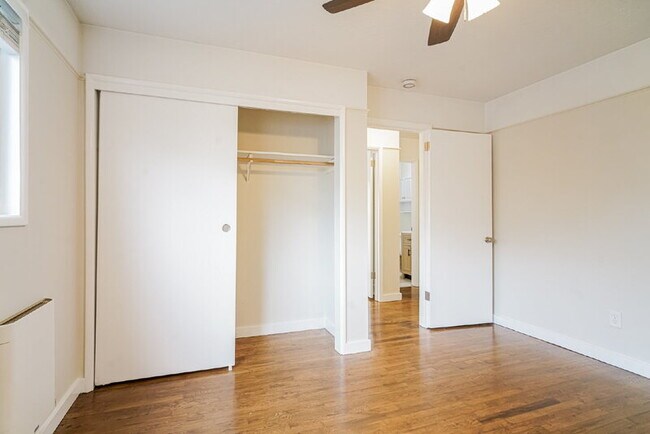 Building Photo - 131 SE 22nd Ave