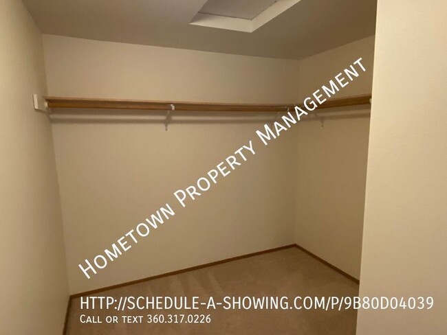 Building Photo - 3 bdrm Townhouse Avail NOW!