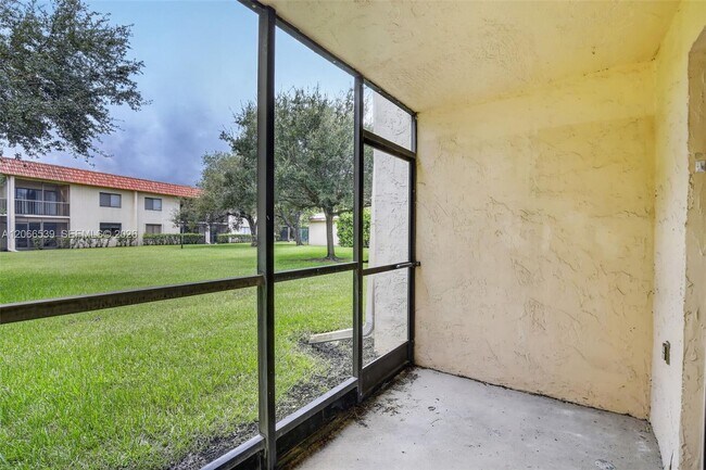 Building Photo - 359 Lakeview Dr