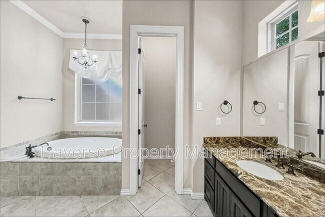 Building Photo - 129 Acorn Ln