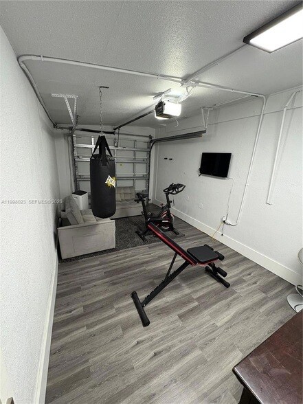 Building Photo - 1205 NE 17th Terrace