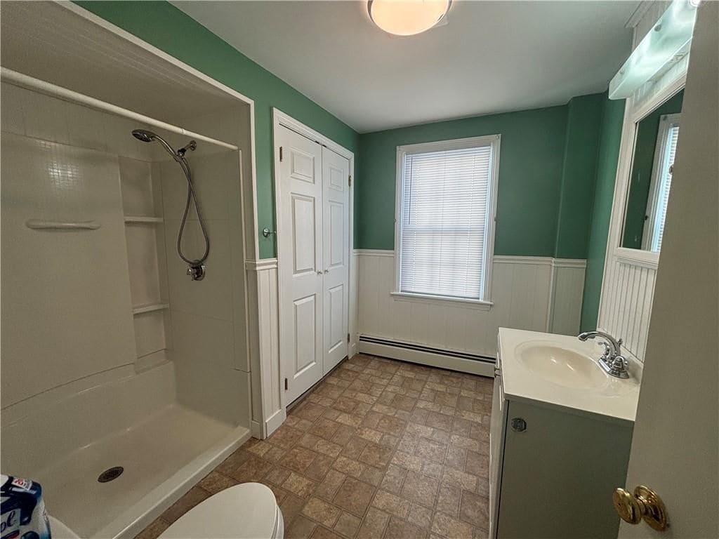 Building Photo - 1595 Main St