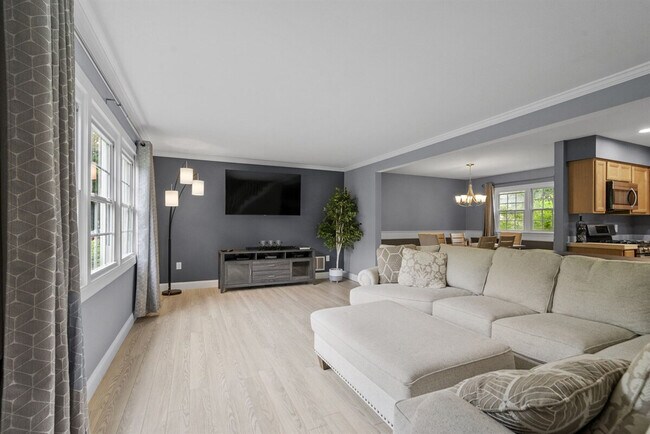 Primary Photo - 2 Meadow Ln