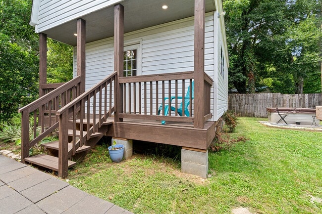 Building Photo - 2 Mead Dr