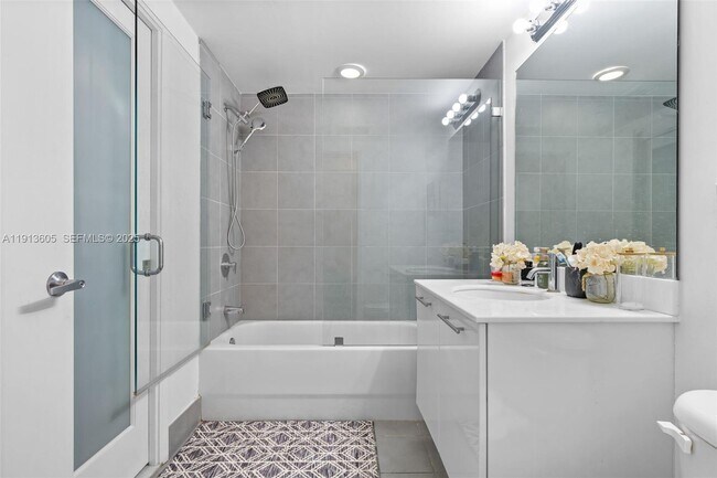 Building Photo - 92 SW 3rd St