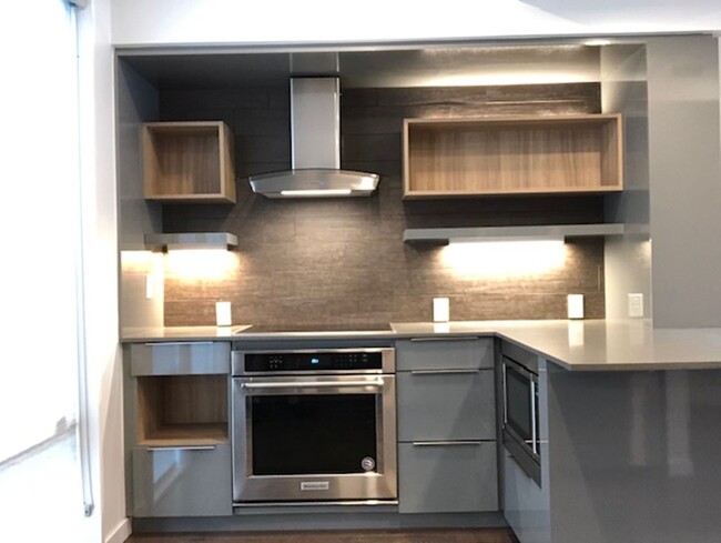 Building Photo - 2 Bedroom Condo in the Confluence!