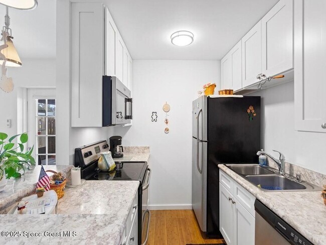 Building Photo - 1150 Breezy Way