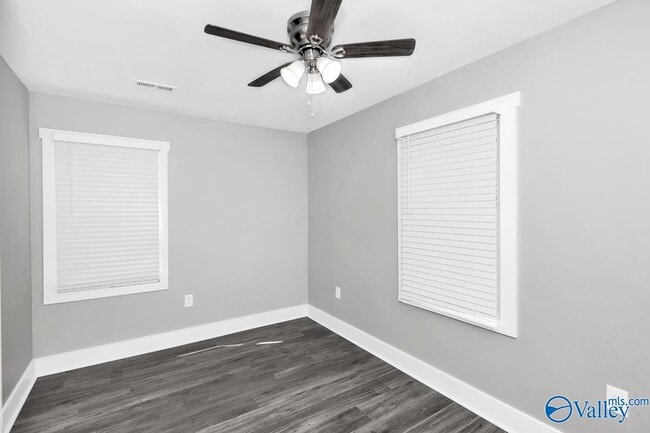 Building Photo - 908 Fairway Dr NW