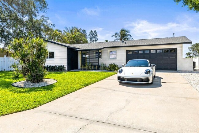 Building Photo - 3436 Manatee Dr SE