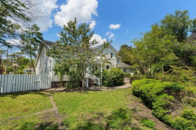 Building Photo - 5704 Woodside Ave