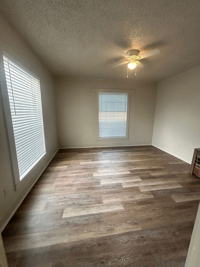Building Photo - Large 3/2 Home in Sweetwater with Shop