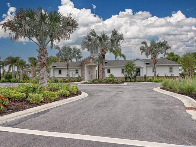 Building Photo - Unfurnished Annual Rental