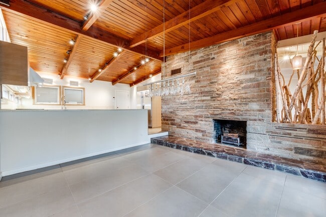 Building Photo - 524 N Manus Dr