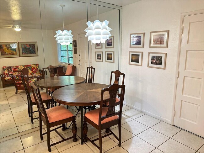 Building Photo - 325 Fernwood Rd