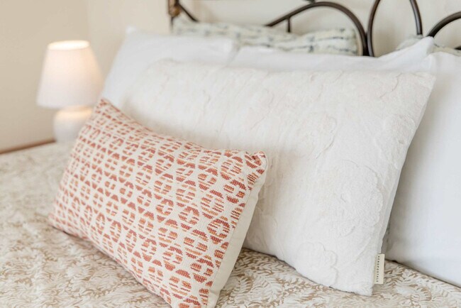 Building Photo - 640 S Columbia St