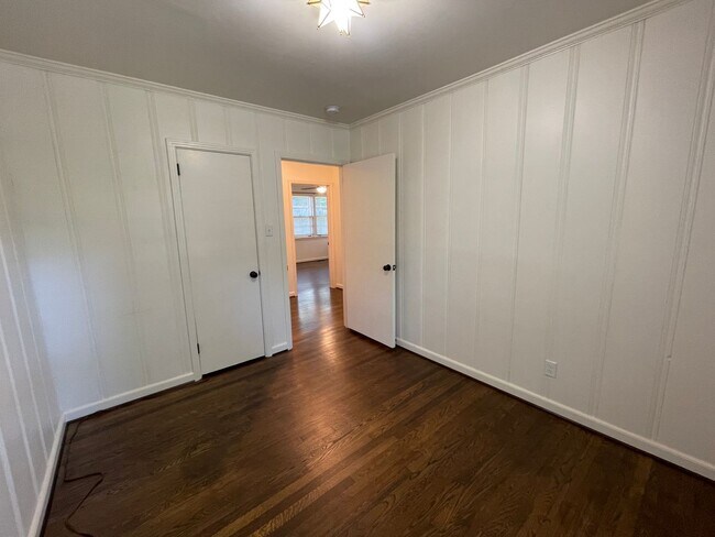 Building Photo - Beautiful Home located on .53 Wooded Corner Lot.