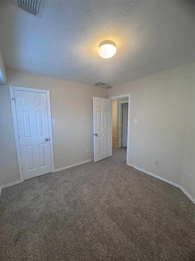 Building Photo - 6213 Stoney Creek Dr