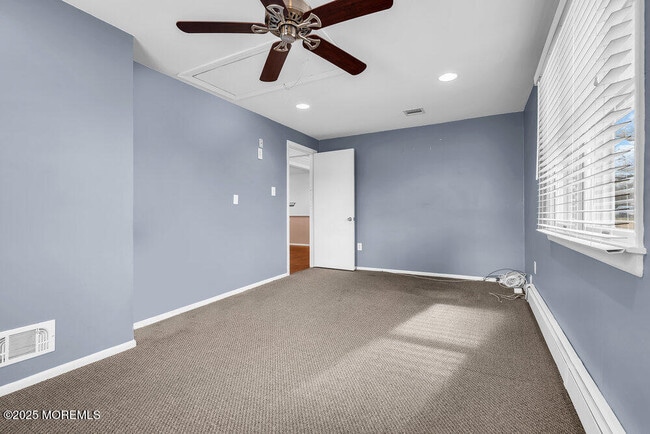 Building Photo - 918 Charles Dr