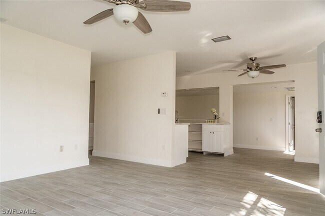 Building Photo - 4330 Deleon St