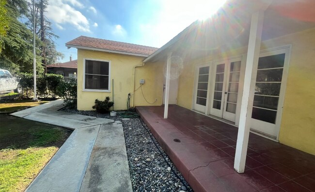 Building Photo - 800 N West St