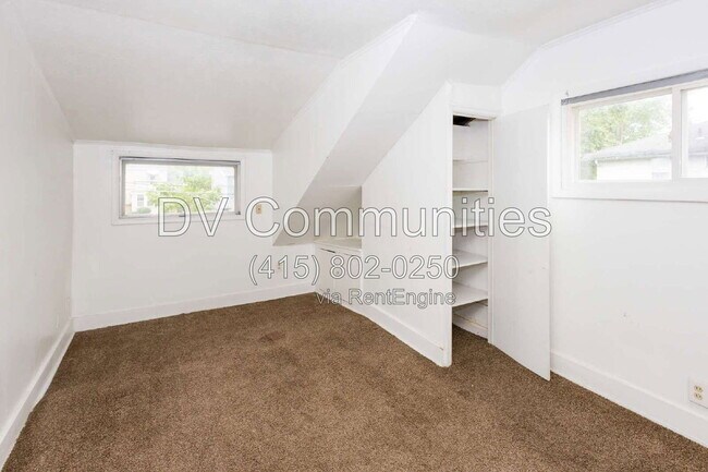 Building Photo - 54 E 220th St