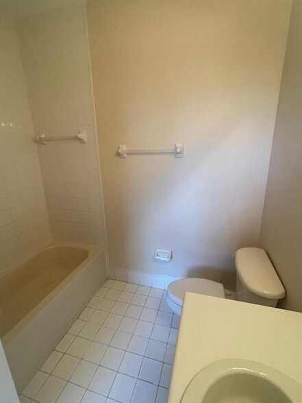 Building Photo - 2903 SE 17th Ave