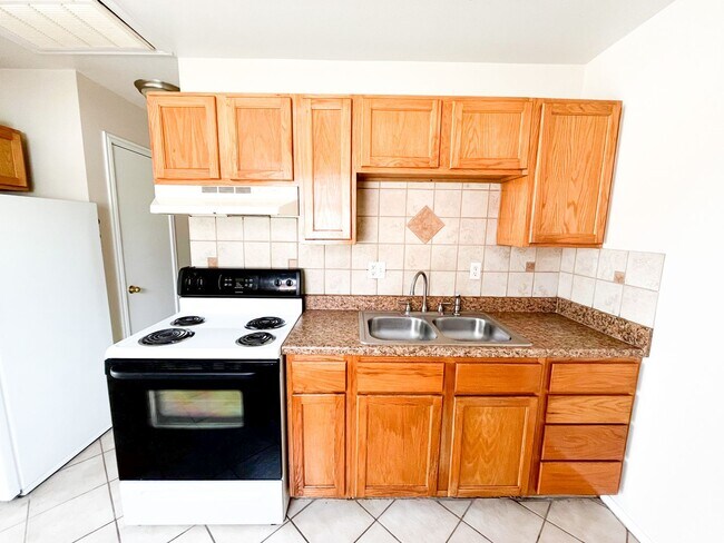 Building Photo - 211 W Bobwhite Ln