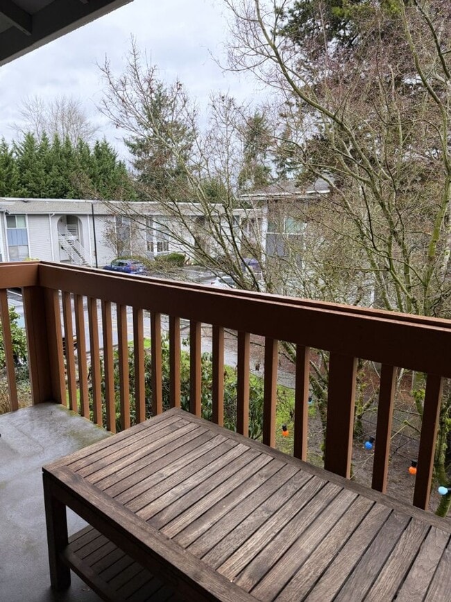 Building Photo - 2Bd/1.75Ba Redmond Condo