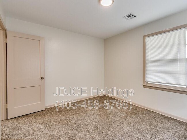 Building Photo - 901 Stansell Dr