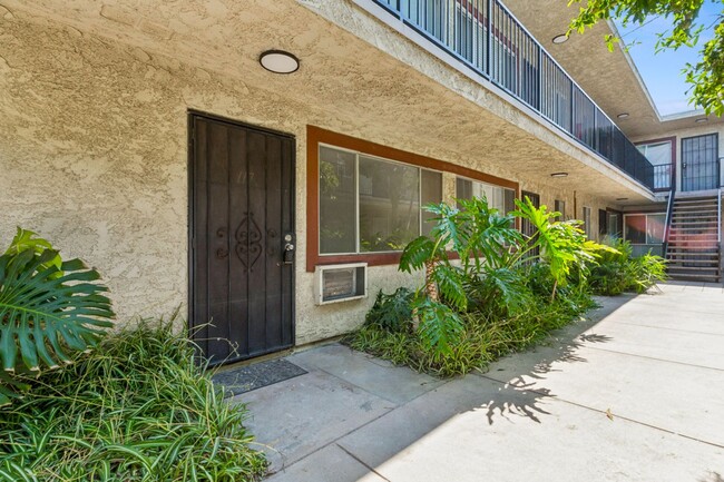 Building Photo - Newly Renovated 1BD Condo Available Soon! ...