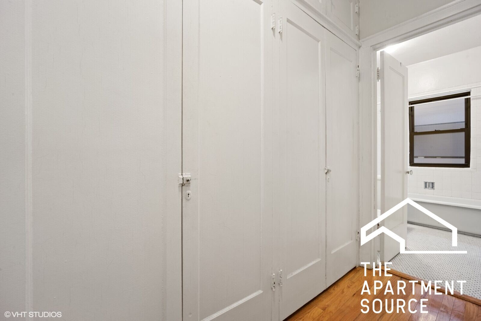 Building Photo - 1305 Oak Ave