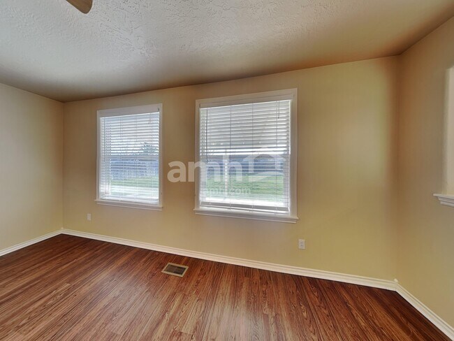 Building Photo - 956 S Wild Yucca Ave