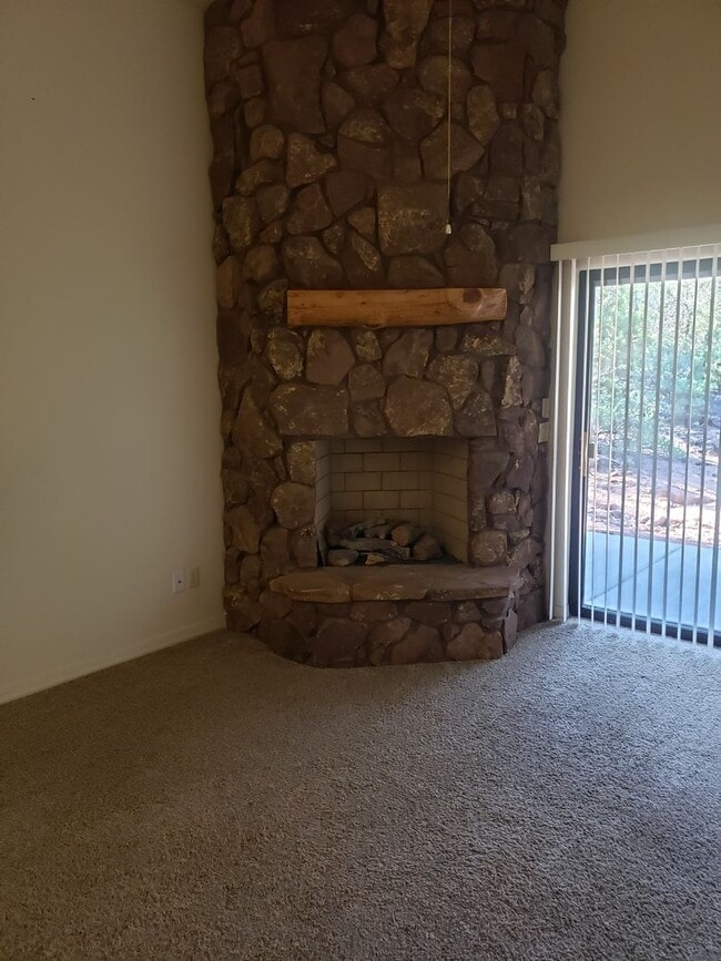 Building Photo - 2 bed / 2 bath - 2 car attached garage