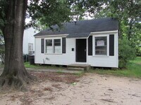 Building Photo - Spacious Two Bedroom Cottage with Central Air & Heat