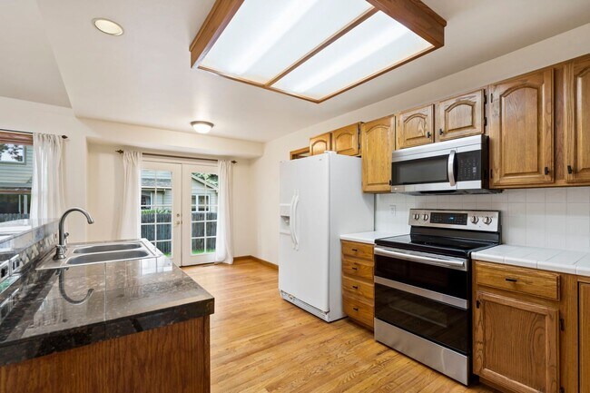 Building Photo - Spacious Home in a Great Location!