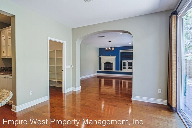 Building Photo - 5 br, 3 bath House - 28115 De La Vina Way