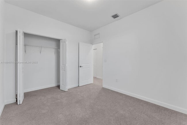 Building Photo - 2522 SE 27th Dr