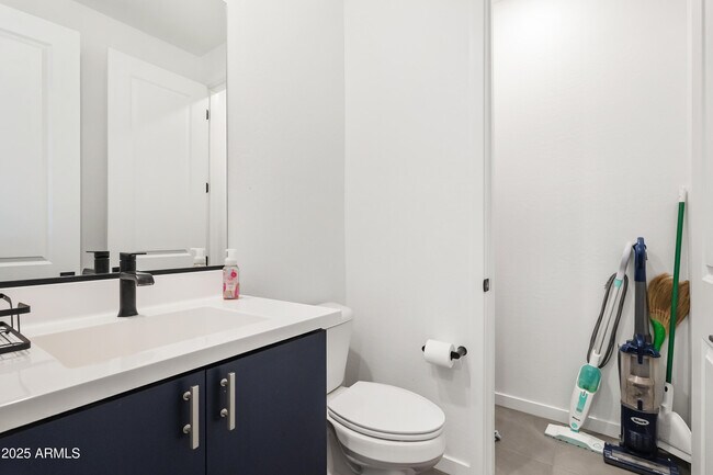 Building Photo - 21357 E Macaw Dr