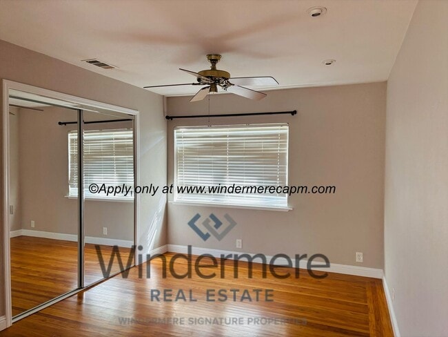 Building Photo - Charming 2 bedroom with HUGE yard in beaut...