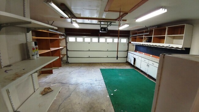 Building Photo - Gorgeous Home with Granite Counters and Custom Built-ins!