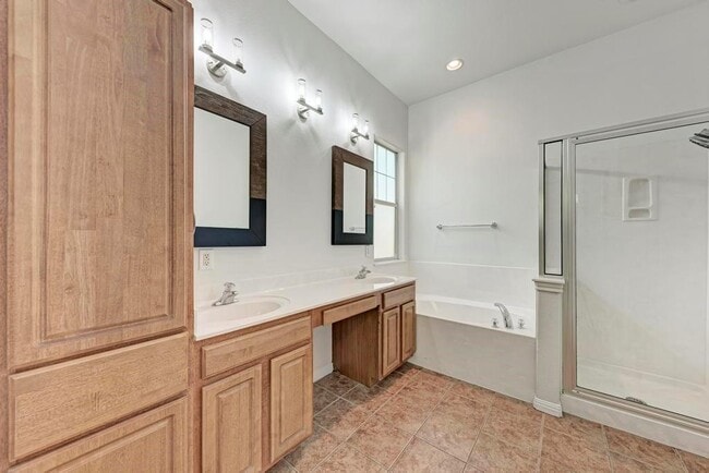 Building Photo - 1906 W 42nd St